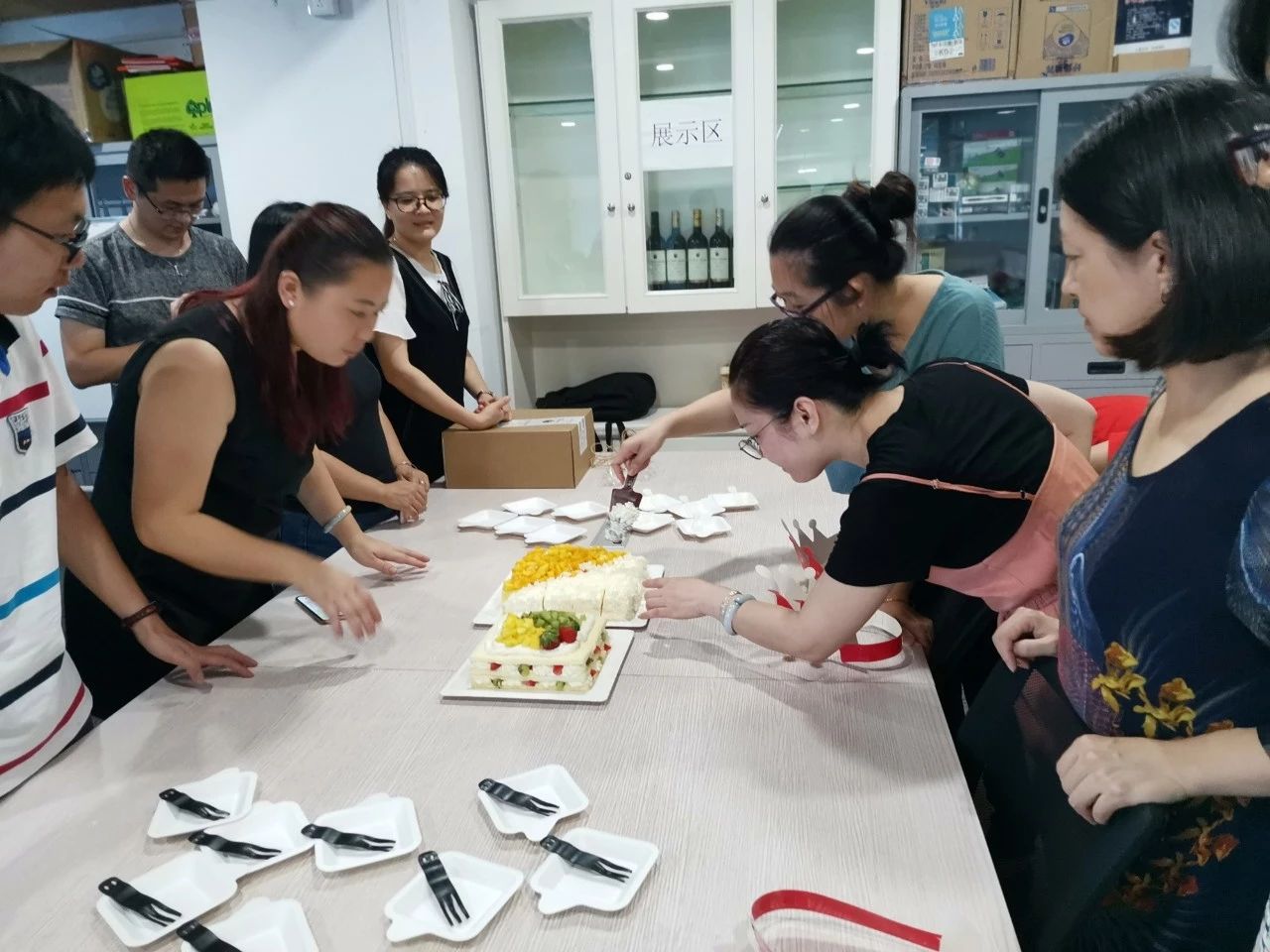 公司活动：端午佳节送福利 & 员工生日会