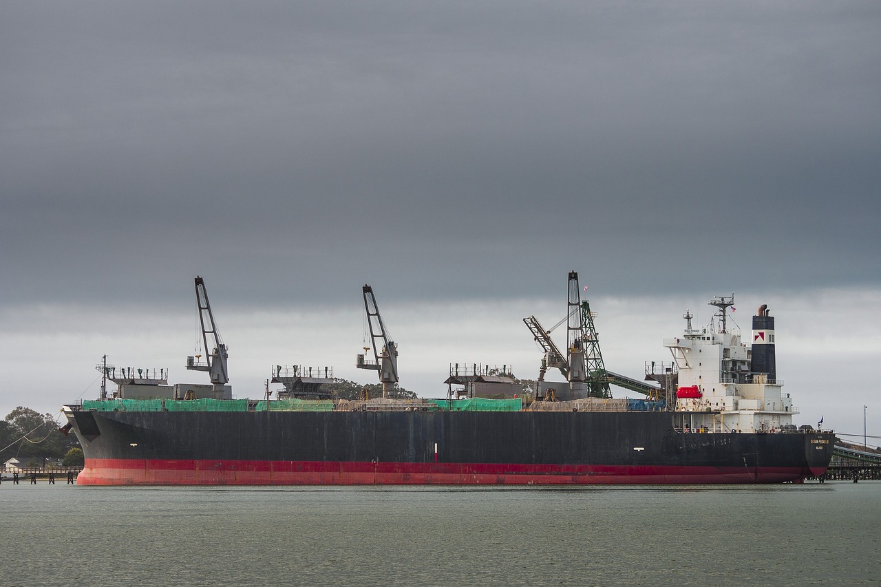 cargo-ship-4968775_1280