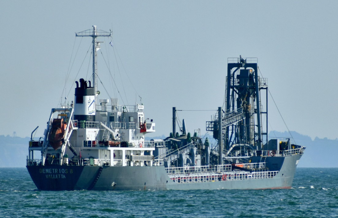 外贸B2B社媒别瞎忙！不广撒网，选对2个平台就够了